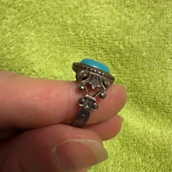 Vintage Avon Turquoise and Silver Ornate Ring - Picture 3 of 11